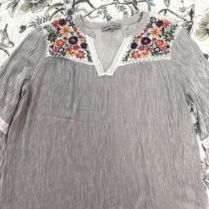 ABSOLUTELY FAMOUS PEASANT STYLE BLOUSE-White/Blue Stripe w/lace floral Size XL